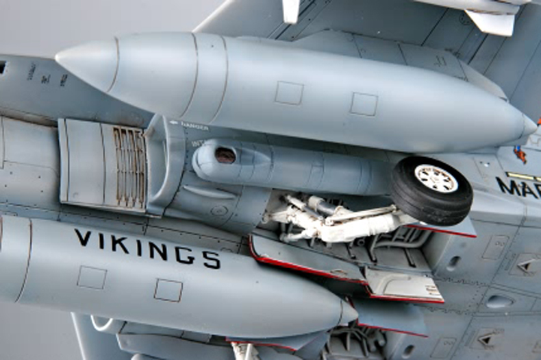 Hobbyboss 1:48 Scale US F18 F1 – Model Kit Jet Bewertung und Preis